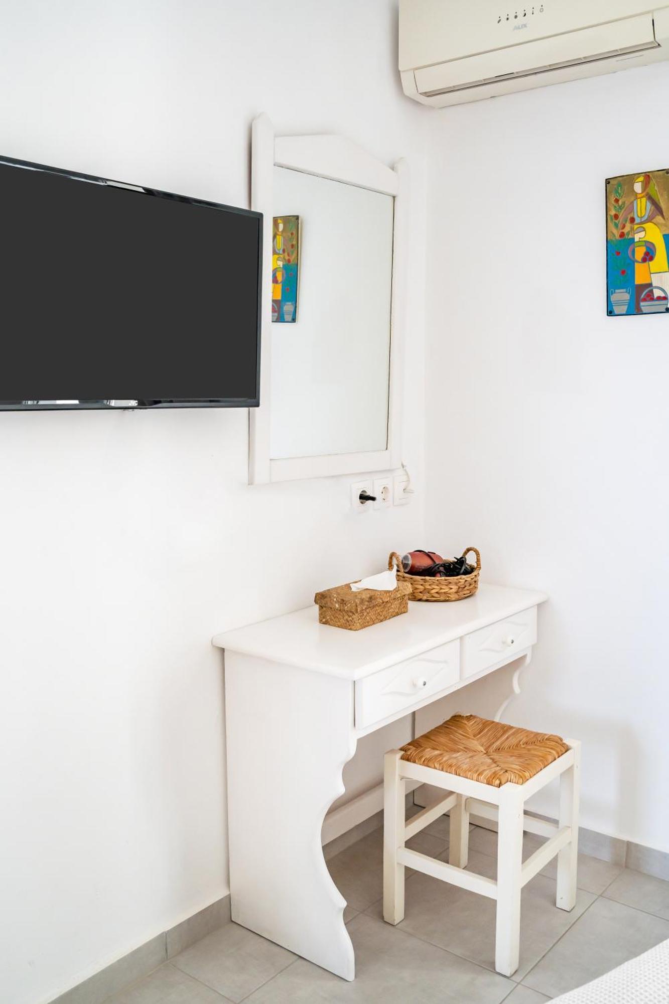 Mimis & Connie 1 Apartment การ์ปาตอส ภายนอก รูปภาพ